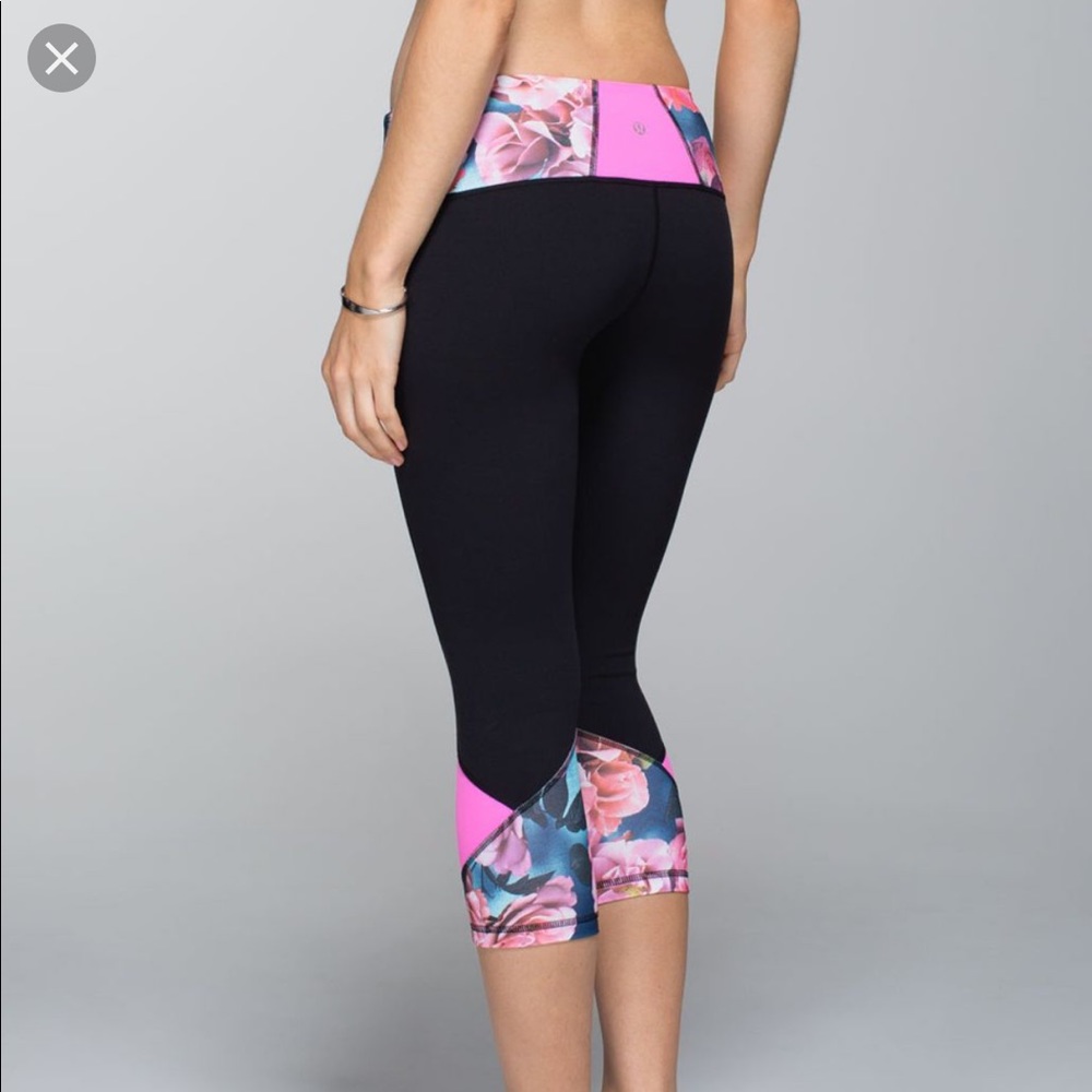 LULULEMON FLORAL CROP LEGGINGS 💕